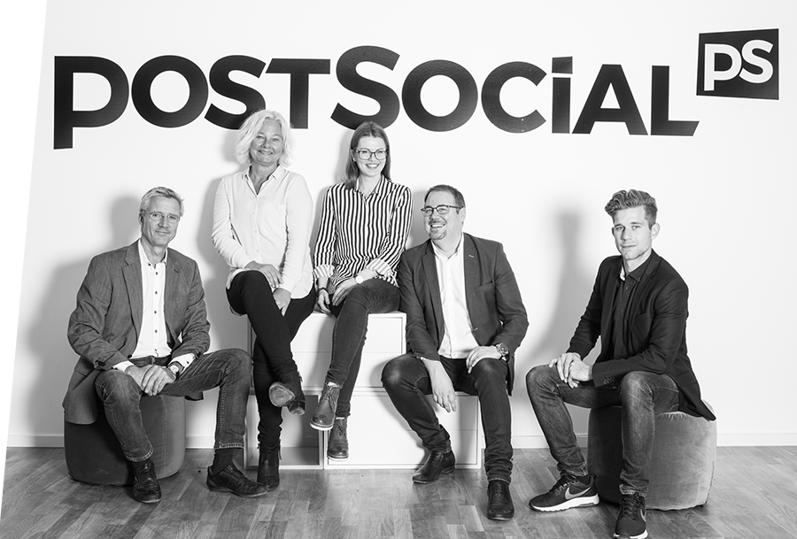 bilde av nåværende og tidligere ansatte i Post Socal